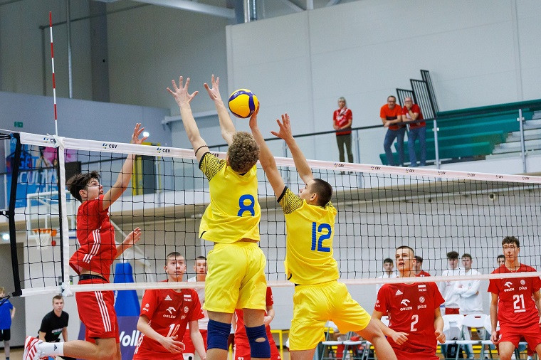 Україна U-16 - Польща U-16 Збірна України U-16 зіграє за “бронзу” на чемпіонаті СЄВЗА-2024